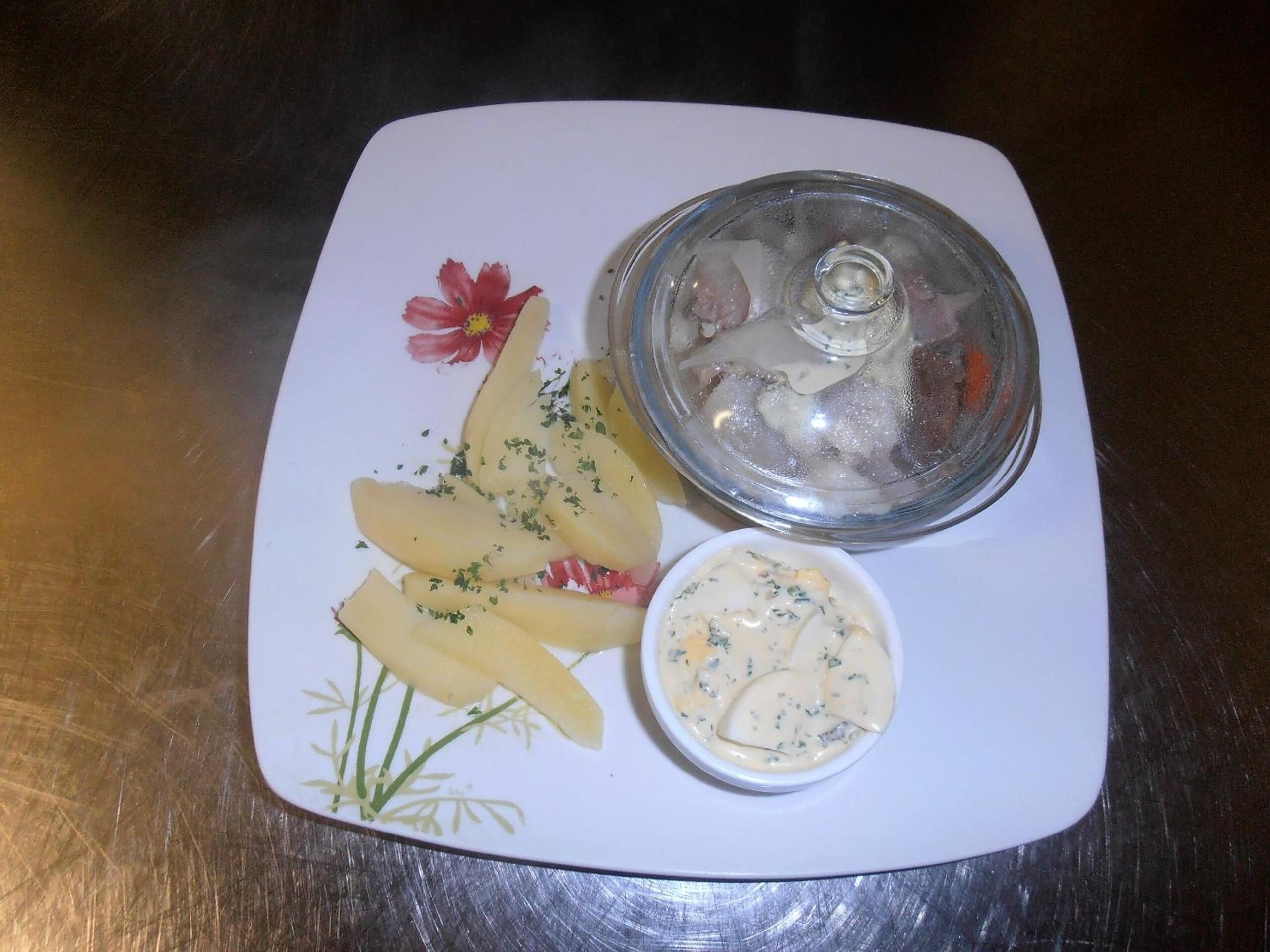 lunch and dinner served, french cuisine