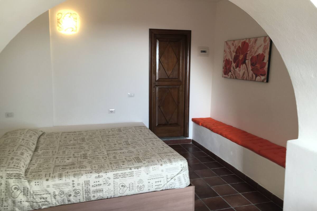 Room | Desk, free cots/infant beds, free WiFi