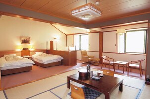 Japanese Western Style Family Room (Shared Bathroom)