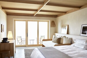 Cortinas blackout, tabla de planchar con plancha y wifi gratis 