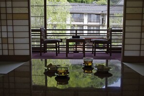 Japanese-Style Superior Room with Shared Bathroom and River View | Minibar, in-room safe, desk, free WiFi - Kobayashiya (Toyooka)