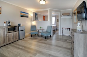 LTD View 2 Queens 1st or 2nd Floor