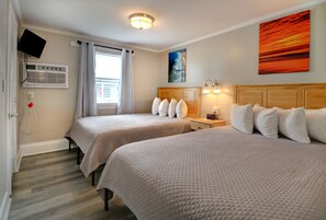 Premium bedding, in-room safe, individually decorated - On the Beach Motel (Old Orchard Beach)