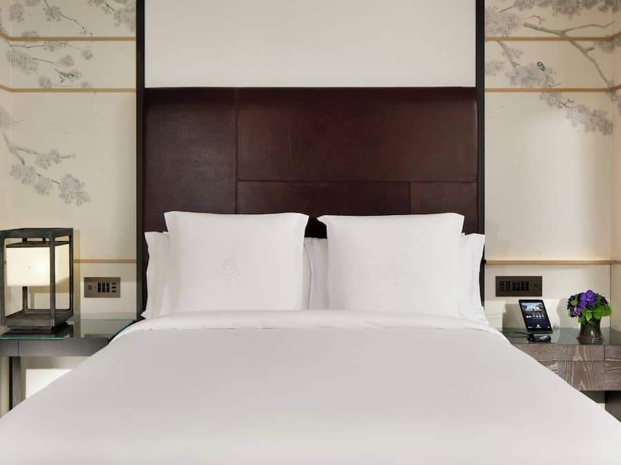 Ropa de cama de alta calidad, cubrecamas y minibar