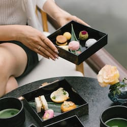2 restaurants, breakfast served