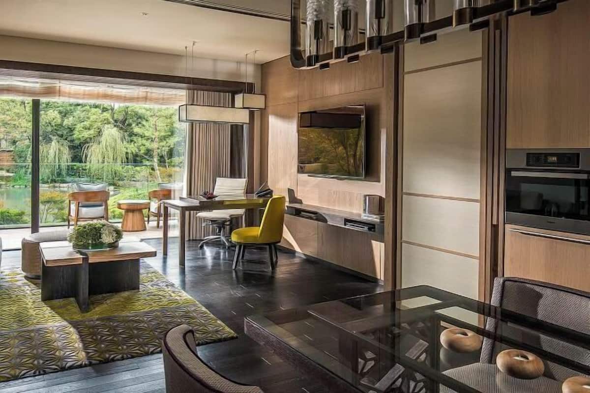 Coin séjour | Télévision LCD de 55 pouces avec chaînes numériques, télévision