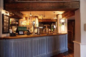 Bar (on property) - Wheatsheaf Hotel by Chef and Brewer Collection (Basingstoke)