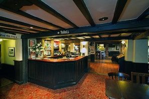 Bar (on property) - Wheatsheaf Hotel by Chef and Brewer Collection (Basingstoke)