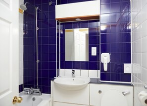 Family Room | Bathroom | Combined shower/tub, free toiletries, hair dryer, towels - Wheatsheaf Hotel by Chef and Brewer Collection (Basingstoke)