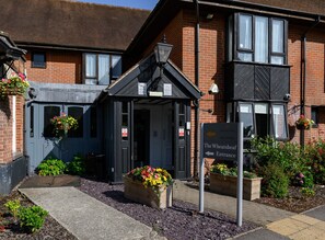 Property entrance - Wheatsheaf Hotel by Chef and Brewer Collection (Basingstoke)