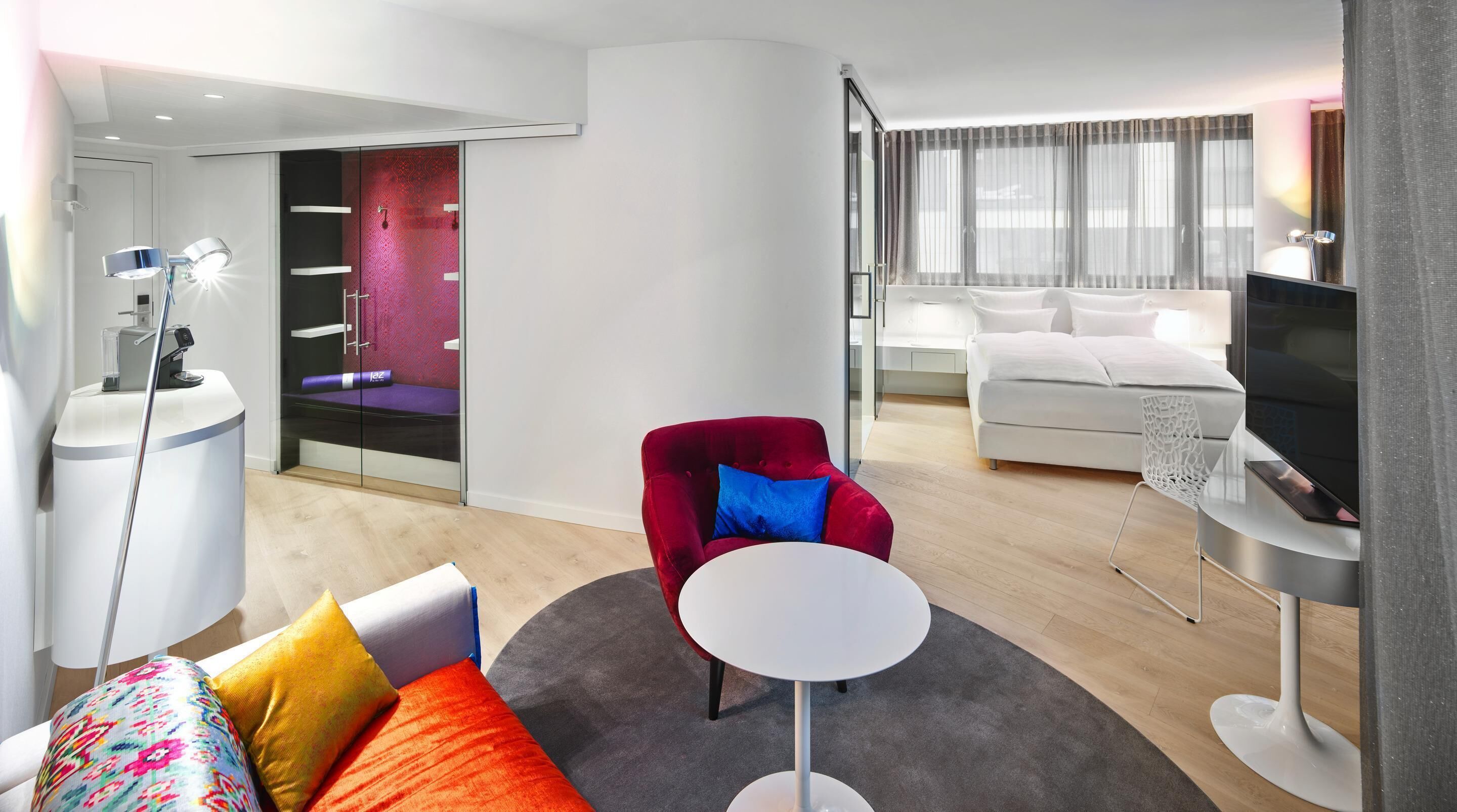 Off Beat Suite | Hypoallergeen beddengoed, een minibar, een kluis op de kamer, een bureau