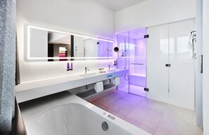 Literie hypoallergénique, minibar, coffres-forts dans les chambres