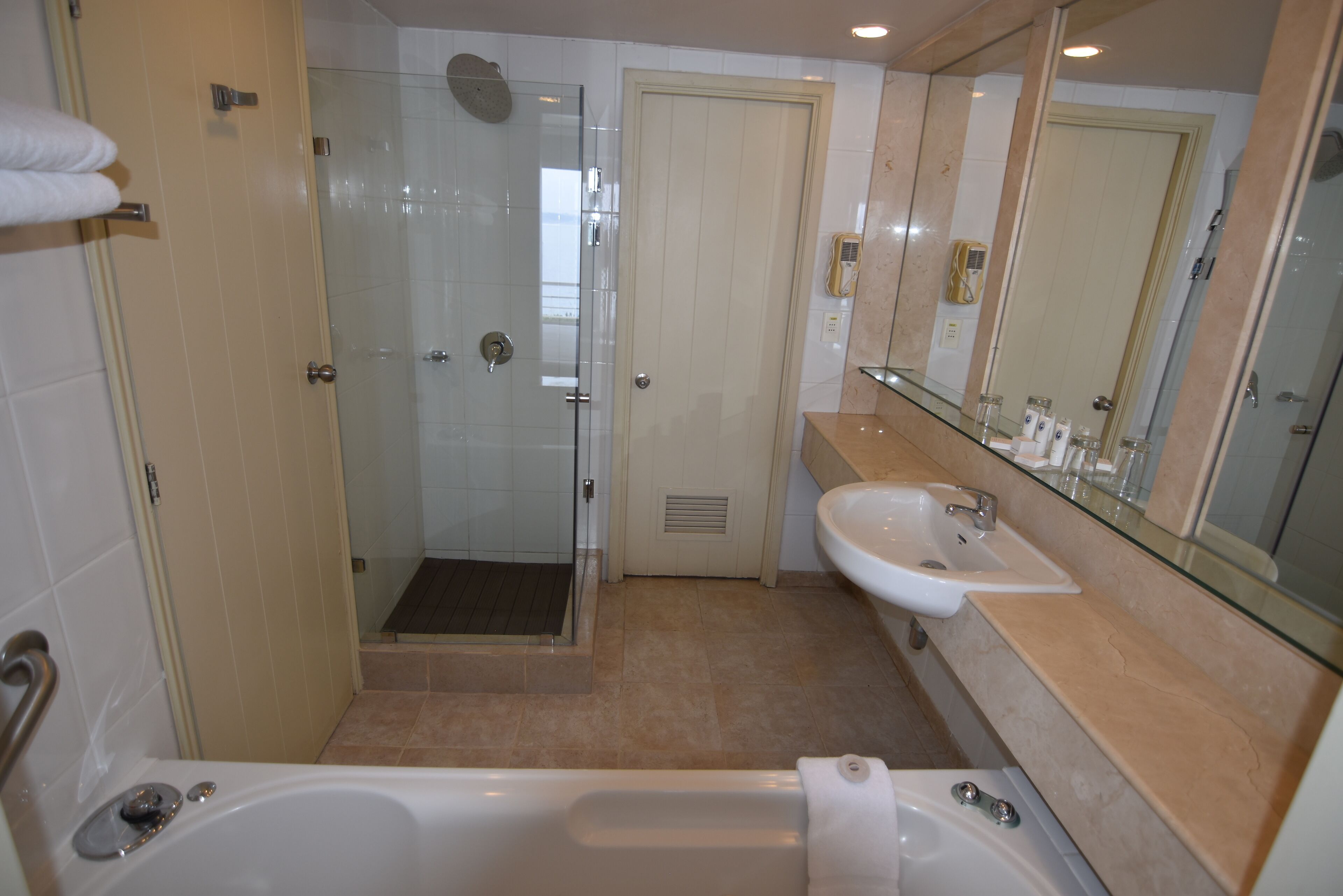 standard double room, ocean view | bathroom | shower, rainfall showerhead, free toiletries, hair dryer