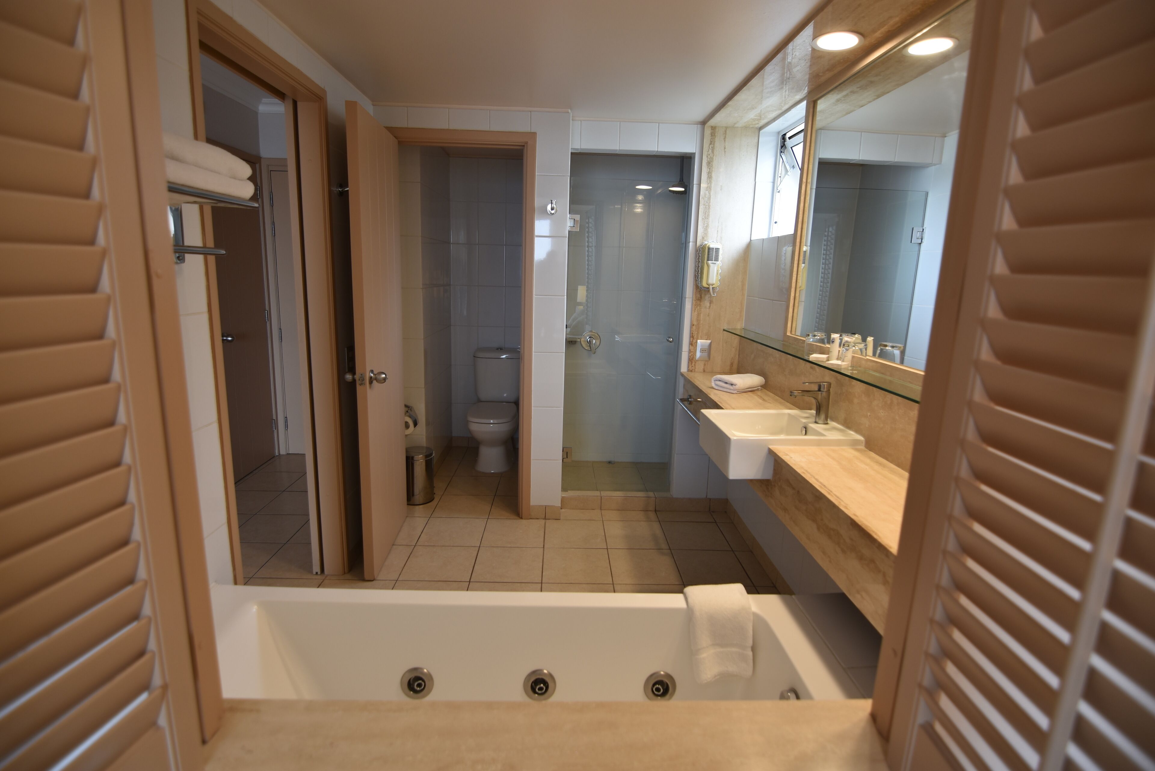 standard double room, ocean view | bathroom | shower, rainfall showerhead, free toiletries, hair dryer