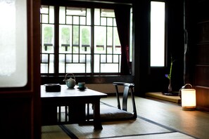 Phòng truyền thống, quang cảnh sông (Japanese Style, Type A) | Két bảo mật tại phòng, bàn, truy cập Internet không dây miễn phí 