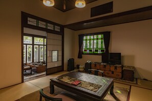 Coffres-forts dans les chambres, bureau, Wi-Fi gratuit, draps fournis