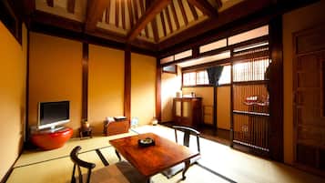 Japanese Room Type B | In-room safe, desk, free WiFi, bed sheets