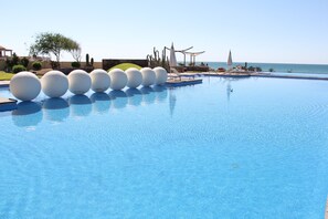 2 albercas al aire libre, camas balinesas gratuitas y camastros 