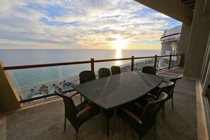 Penthouse superior, 4 habitaciones, vista al océano | Terraza o patio