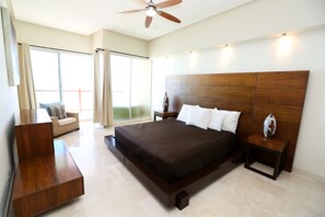 Condo familiar, 3 habitaciones, vista al océano | Escritorio, tabla de planchar con plancha, wifi gratis y ropa de cama 