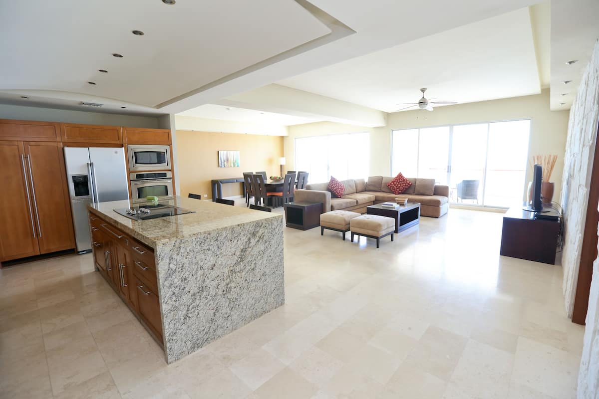 Family Condo, 3 Bedrooms, Ocean View | Living area | Plasma TV, DVD player