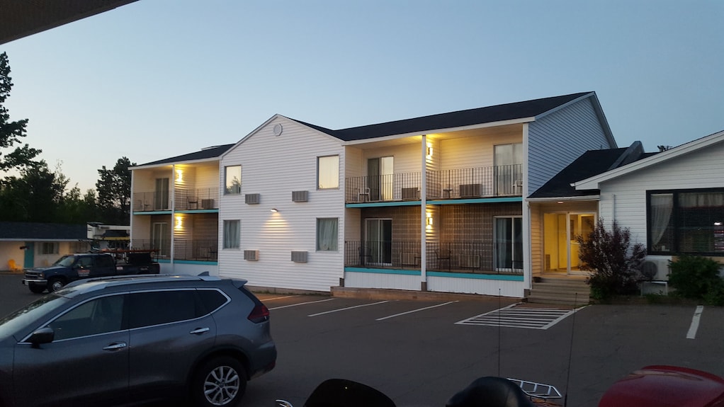 Auberge Shores Inn & Hotel / #CanadaDo / Best Places to Stay in Shediac