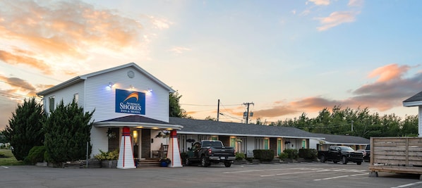 Front of property - Auberge Shores Inn & Hotel (Shediac)