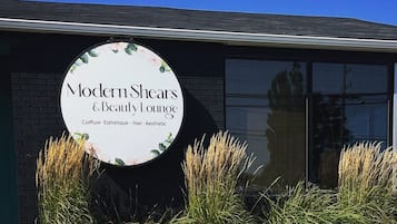 身体护理、面部护理、指(趾)甲修剪和护理