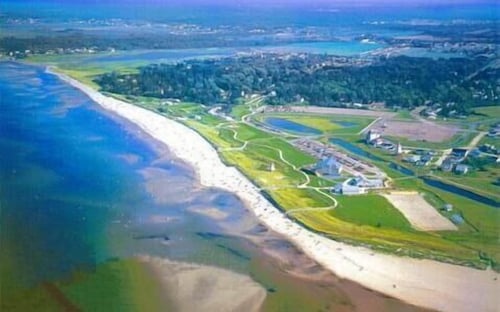 Auberge Shores Inn & Hotel