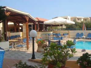 Poolside bar - Dias Hotel (Chania)