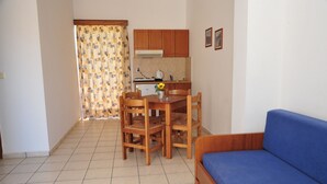 Apartment, 1 Schlafzimmer | Wohnbereich | Fernseher