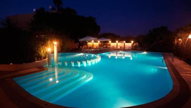 Seasonal outdoor pool, pool umbrellas, sun loungers - Pergamos Village (Platanias)