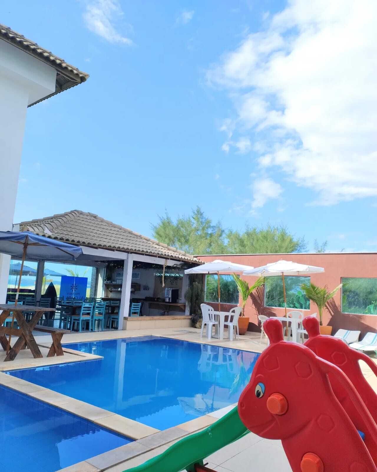 2 Außenpools, Sonnenschirme, Liegestühle