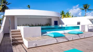 2 piscinas al aire libre