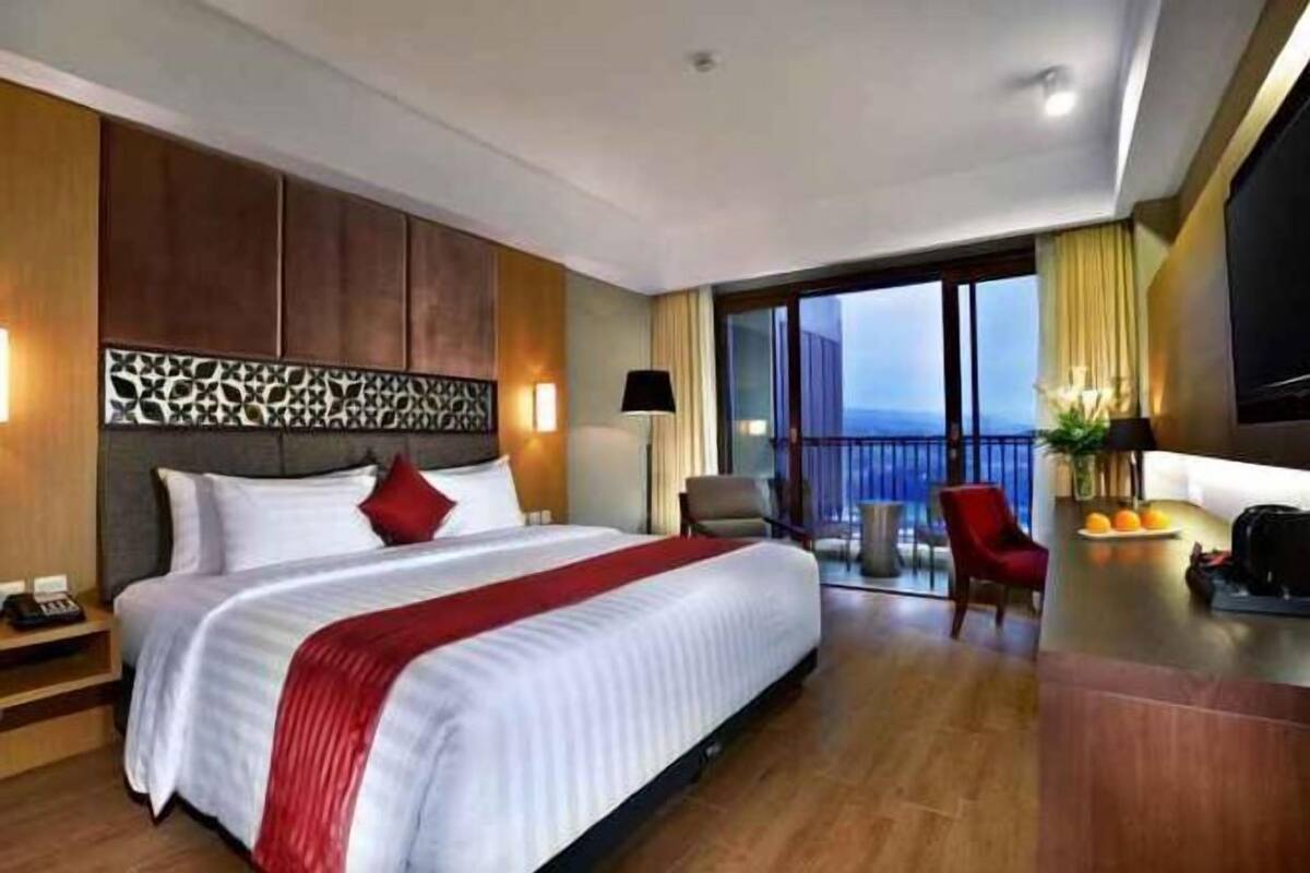 Minibar, in-room safe, desk, soundproofing