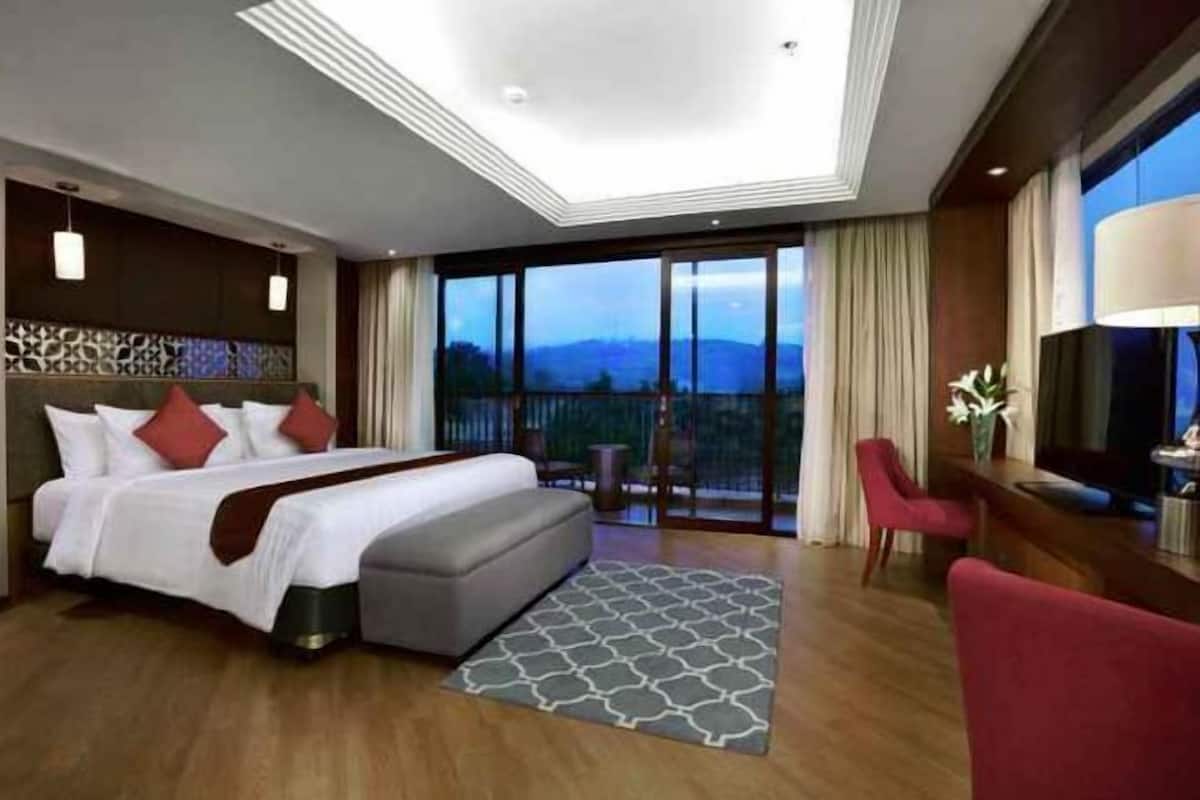 Minibar, in-room safe, desk, soundproofing