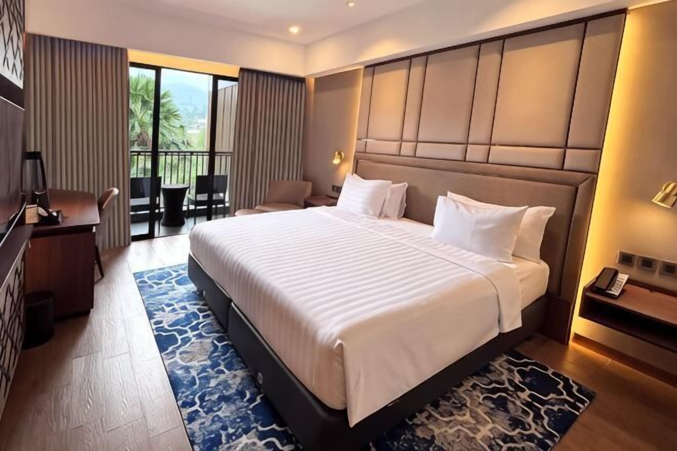 Minibar, in-room safe, desk, soundproofing