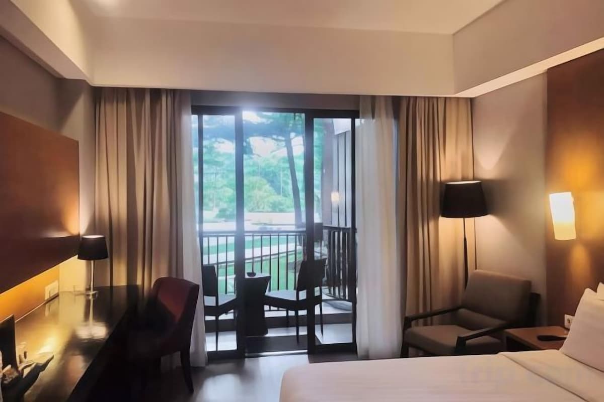 Minibar, in-room safe, desk, soundproofing