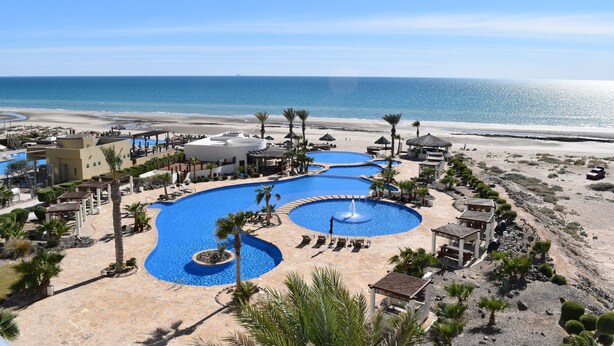 A resort with multiple swimming pools, palm trees, and beach access. - Luna Blanca by Kivoya (Puerto Peñasco)