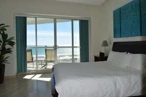 Familie appartement, 2 slaapkamers, uitzicht op oceaan | Gratis wifi, beddengoed