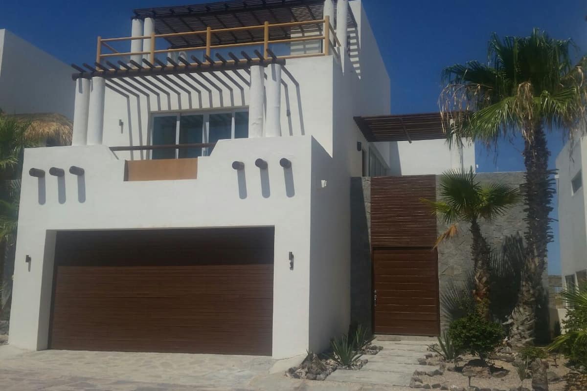 Family Villa, 3 Bedrooms, Private Pool, Partial Ocean View | Free WiFi, bed sheets