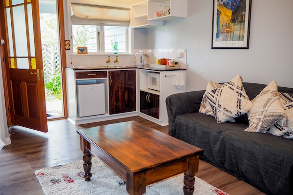 Cottage | 1 camera, una scrivania, ferro/asse da stiro, Wi-Fi gratuito