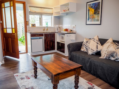 Cottage | 1 bedroom, desk, iron/ironing board, free WiFi