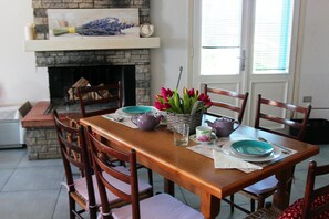 Family Villa, Multiple Bedrooms, Kitchen, Pool View | Dining - Villa Roma Bed and Breakfast (Jesolo)