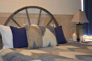 Interior detail - Lariat Motel (Hardin)