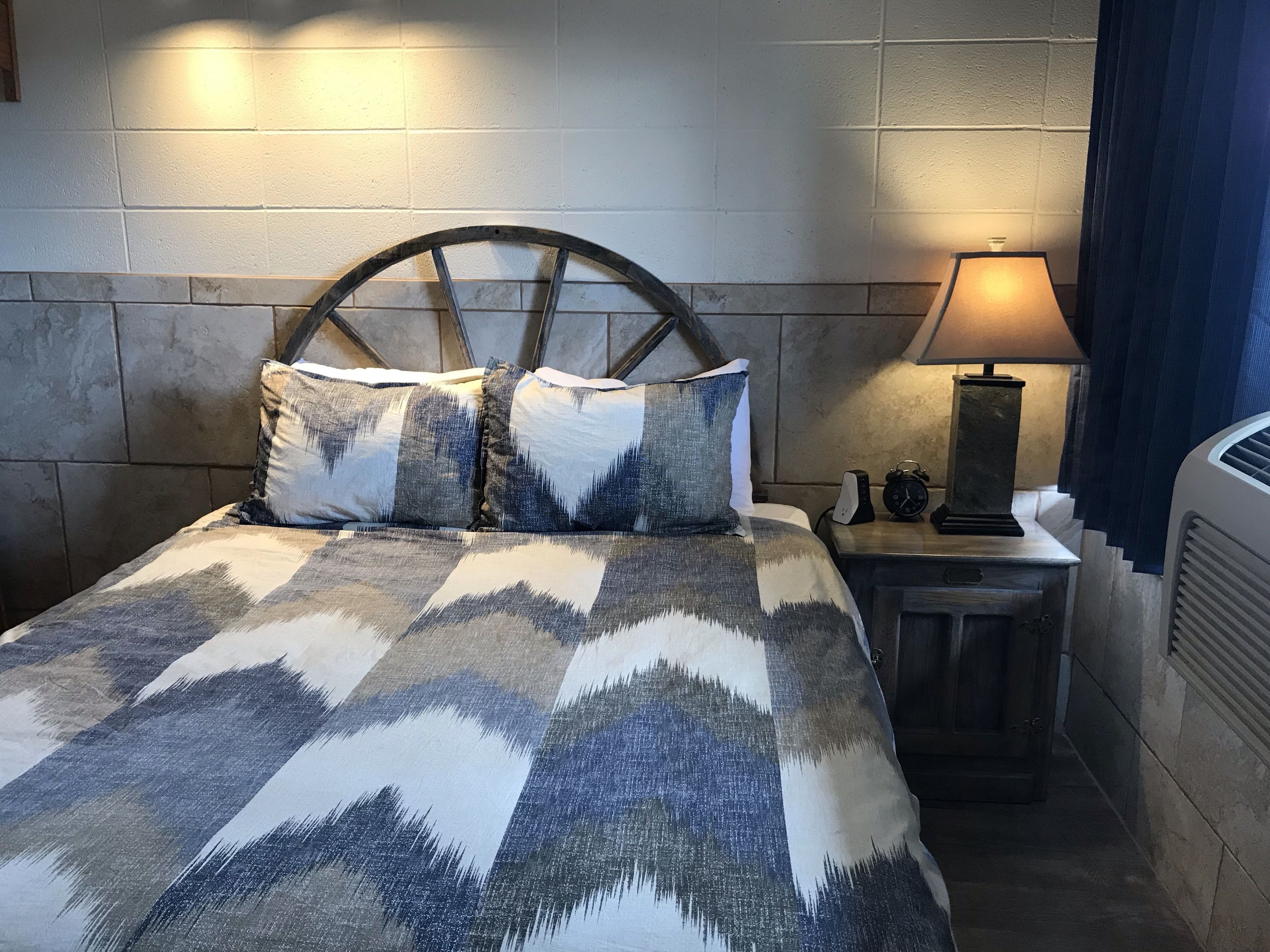 Escritorio, cortinas blackout y wifi gratis 