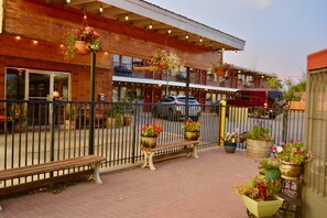 Garden - Lariat Motel (Hardin)