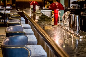 5 Bars/Lounges