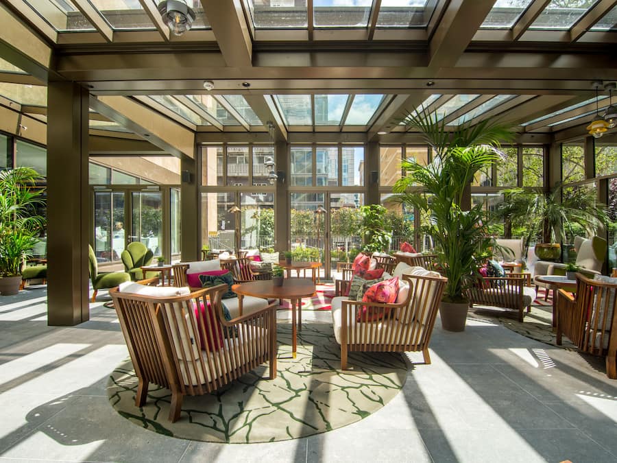 Déjeuner, dîner et souper servis sur place; cuisine internationale