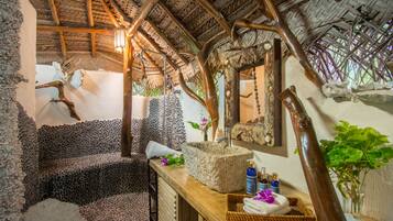 All Inclusive Private Bungalow 'Varo' with Ensuite | Bathroom | Shower, free toiletries, towels
